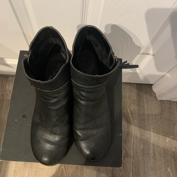 AEROSOLES Black Ankle Boots - Picture 3 of 5